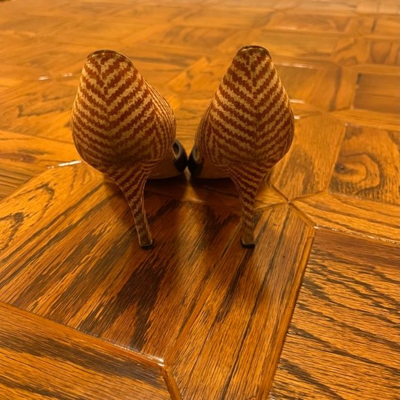 Manolo Blahnik Italian Handmade Snakeskin & Suede Brown & Tan Pumps - Picture 3 of 6